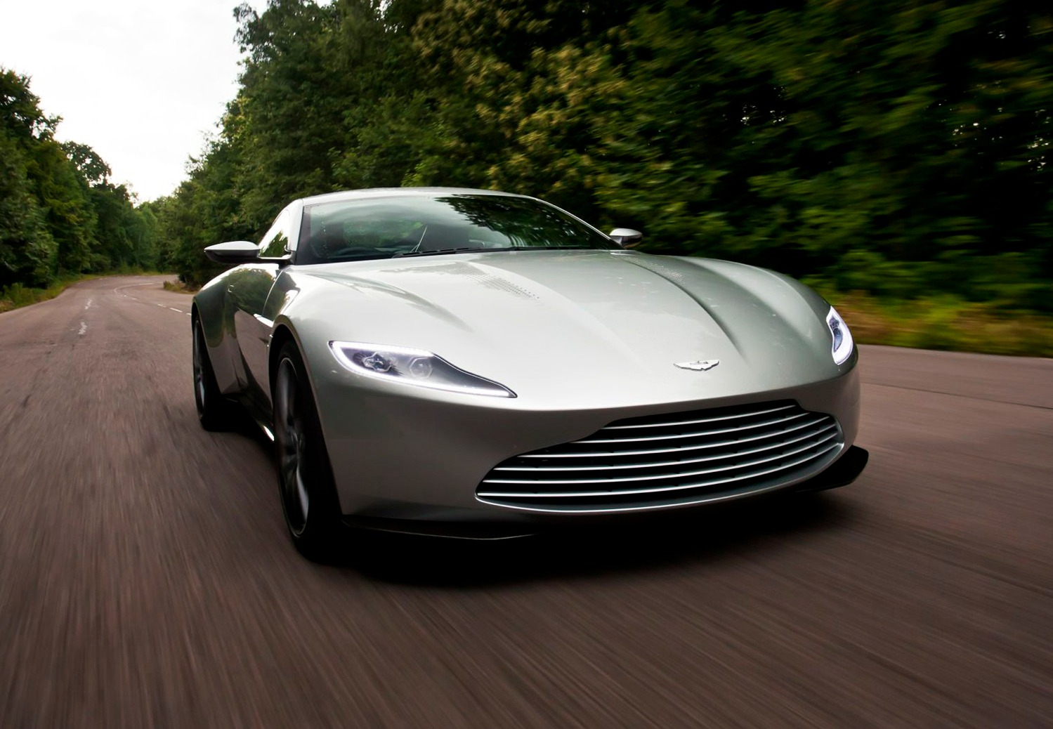 Aston Martin DB-10 Geveild