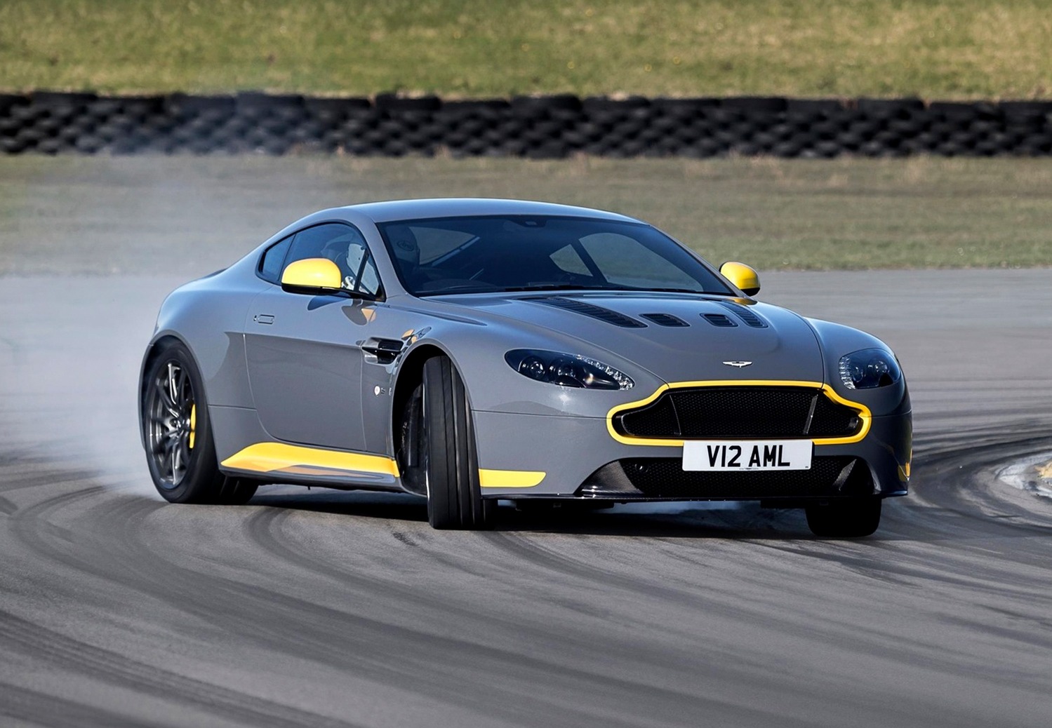 Manuele Aston Martin V12 Vantage S