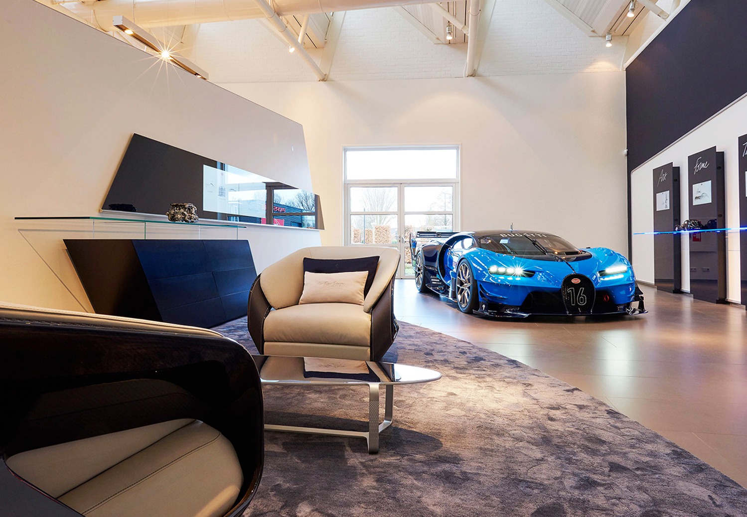 Bugatti opent showroom in Brussel