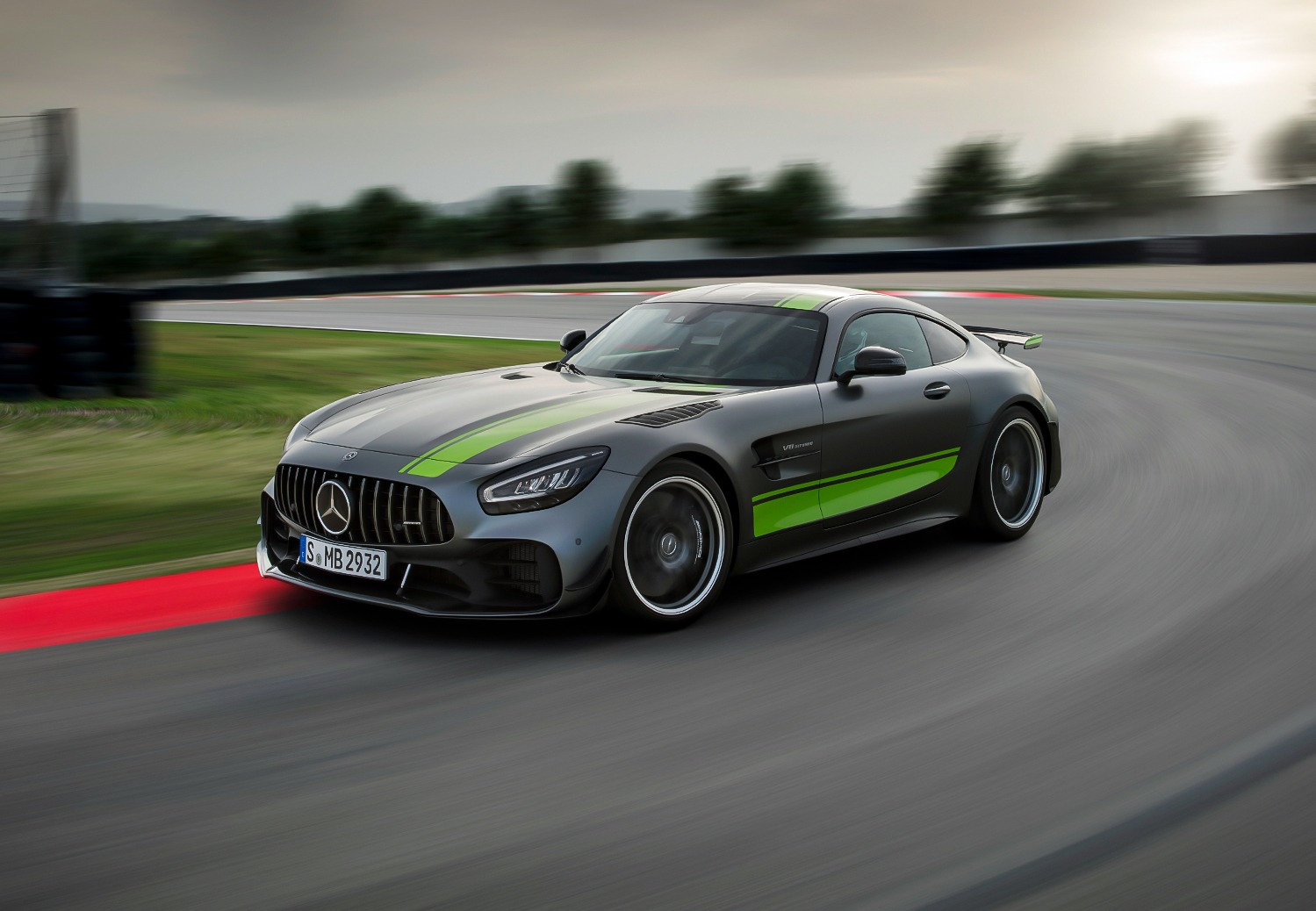 MercedesAMG GTR PRO NAFTE